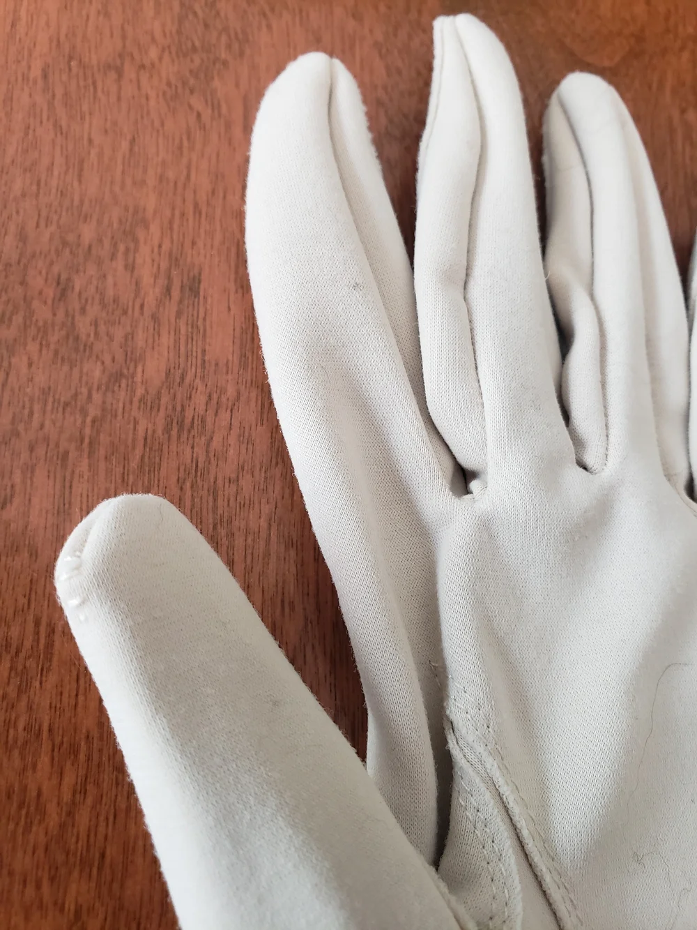Vtg Crescendoe Caresse Ivory/Cream Wrist Gloves with Scallop Trim Size: 7 (S)